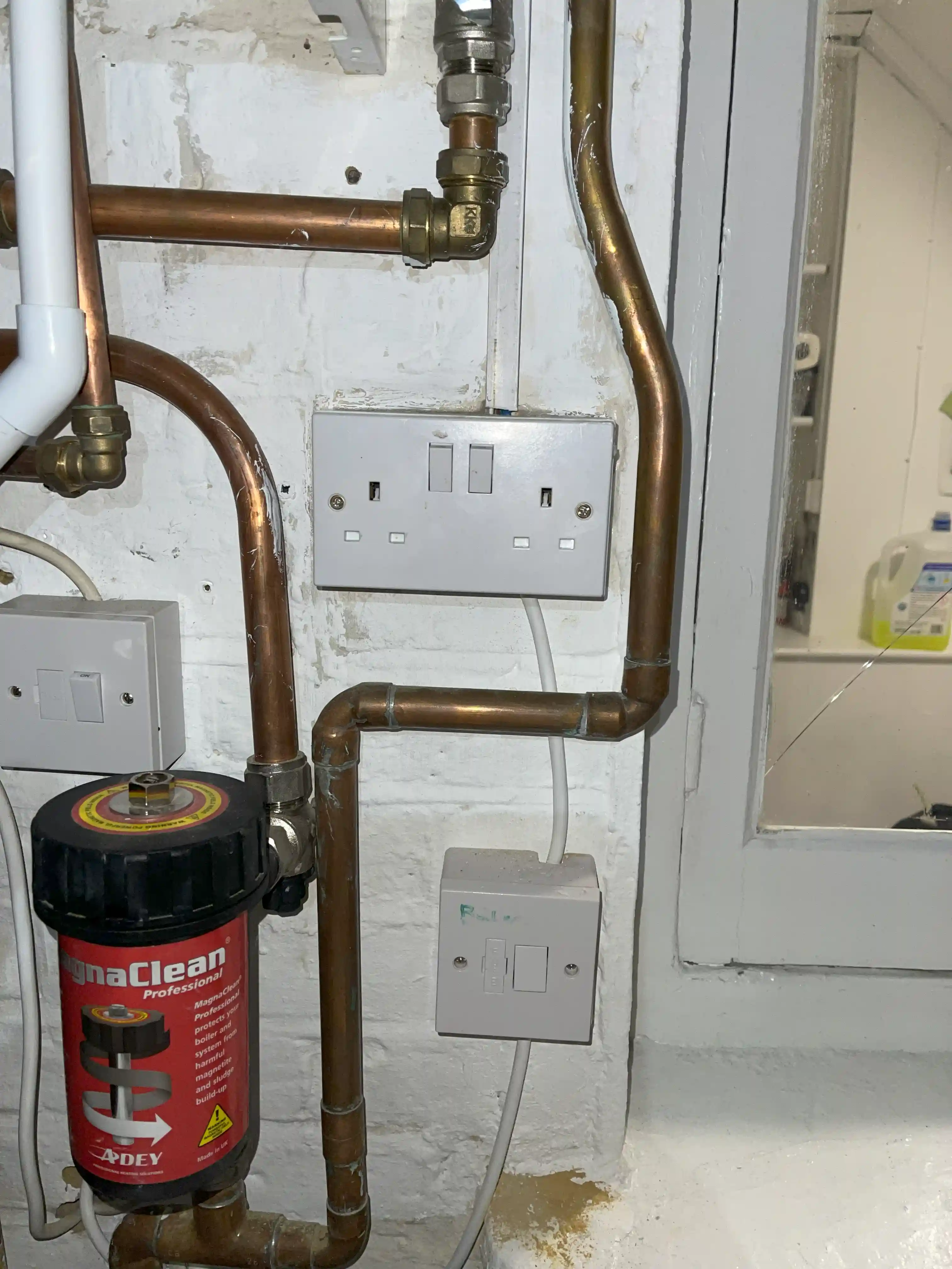 24 Hours Emergency Electrician near Bromley